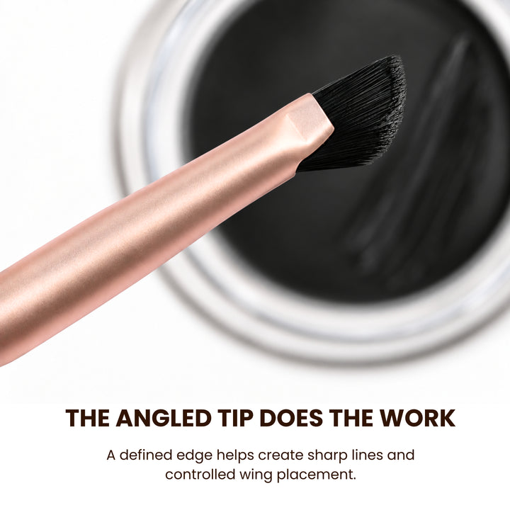 Winged liner brush 69