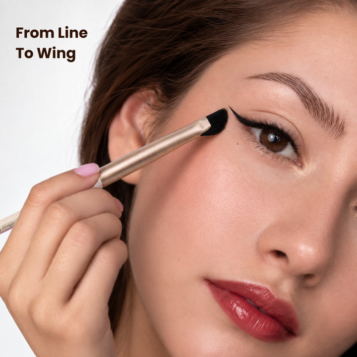 Winged liner brush 69
